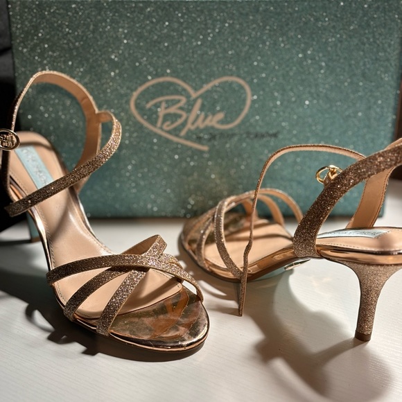 ✨Host Pick ✨ Betsey Johnson high heels, size 8 - Picture 1 of 6